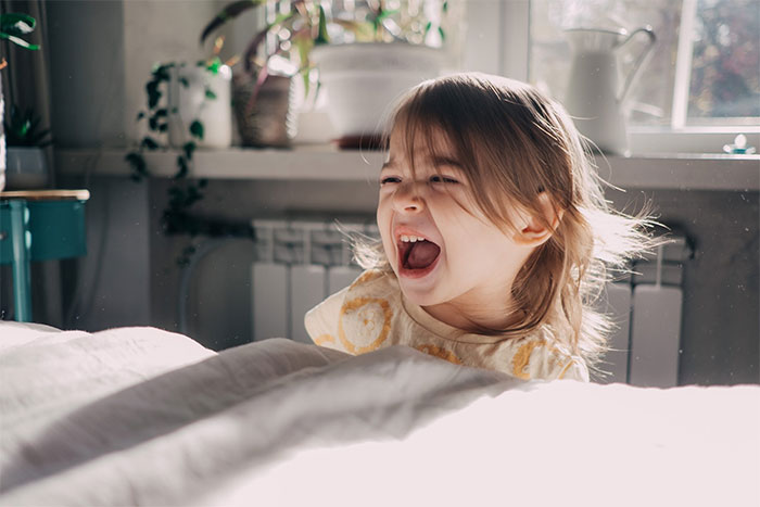 راهکارهای کاهش جیغ زدن کودک اوتیسم