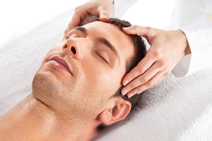 ماساژ یکی از راه های مقابله و پیشگیری از سردرد 